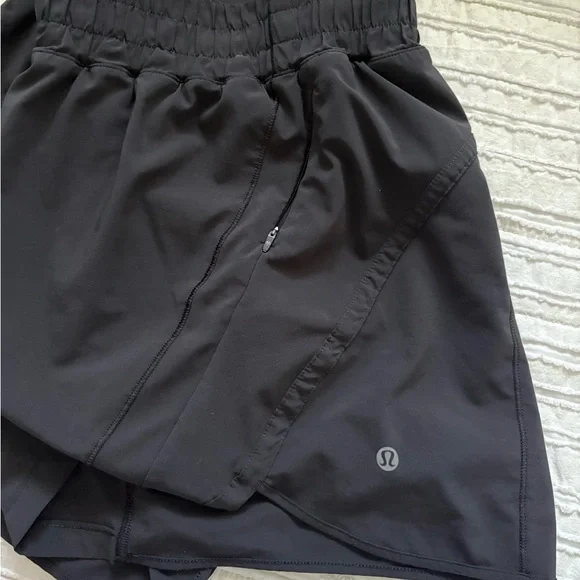 Lululemon track that high rise 5 inch shorts - Picture 4 of 7